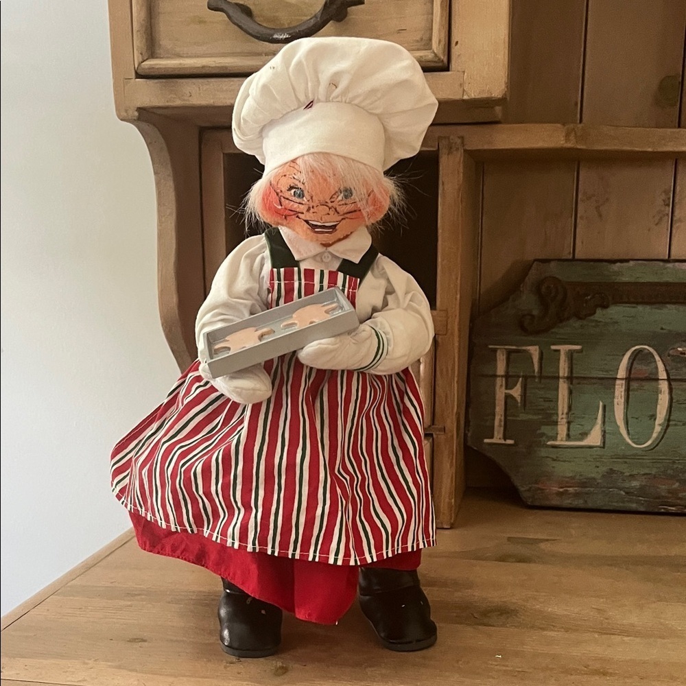 Vintage Annalee Mrs. Claus Baker Cookie Sheet Gingerbread Chef Hat 2004 14”